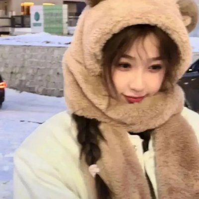 巴黎镀金公寓海报